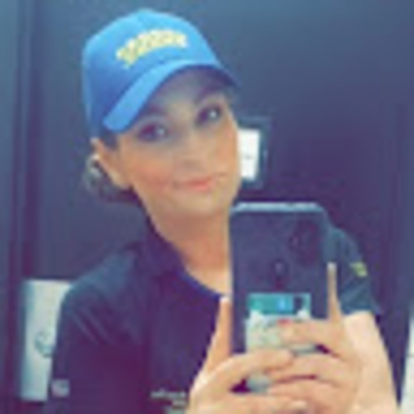 Meet your Posher, Samantha - Picture 1 of 5